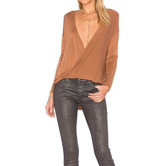 NYTT Twist Front Top - Picture 5 of 6